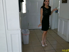 Realtor offered money for a fuck during the house viewing