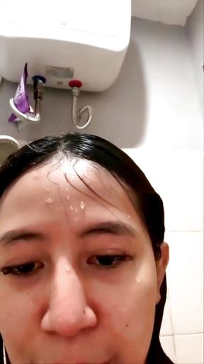 *** selebgram indo live sambil mandi