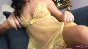 Before letting the mover leave the brunette wants his BBC to stretch her white snatch