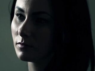 Border control Officer enticed by Lustful Hotty